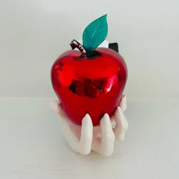 Bath & Body Works Poison Apple Skull in Witch Hand Halloween Wallflower Plug - Picture 2 of 3